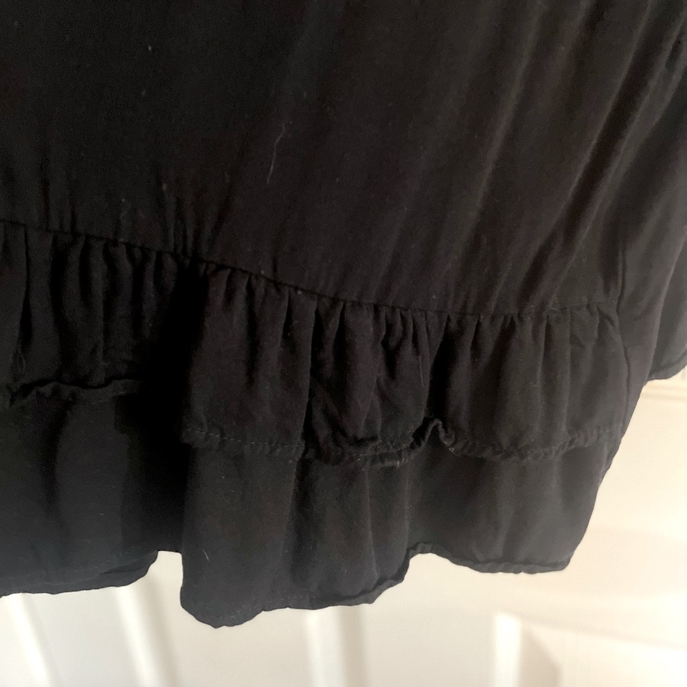 Bloomchic Black Top With Ruffled Bottom‎ - Picture 3 of 5